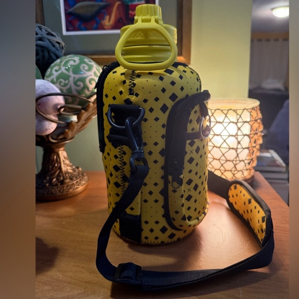 Thermosis Half Gallon Insulated
Water Bottle With Crossbody Sleeve 64oz - Picture 6 of 16